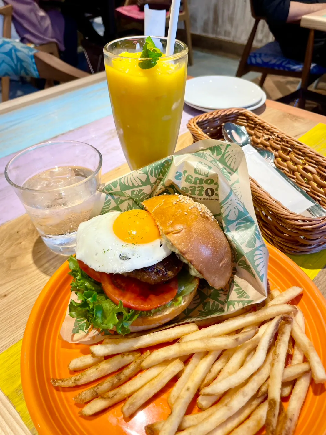 アボカドバーガーと珈琲ゼリーラテ